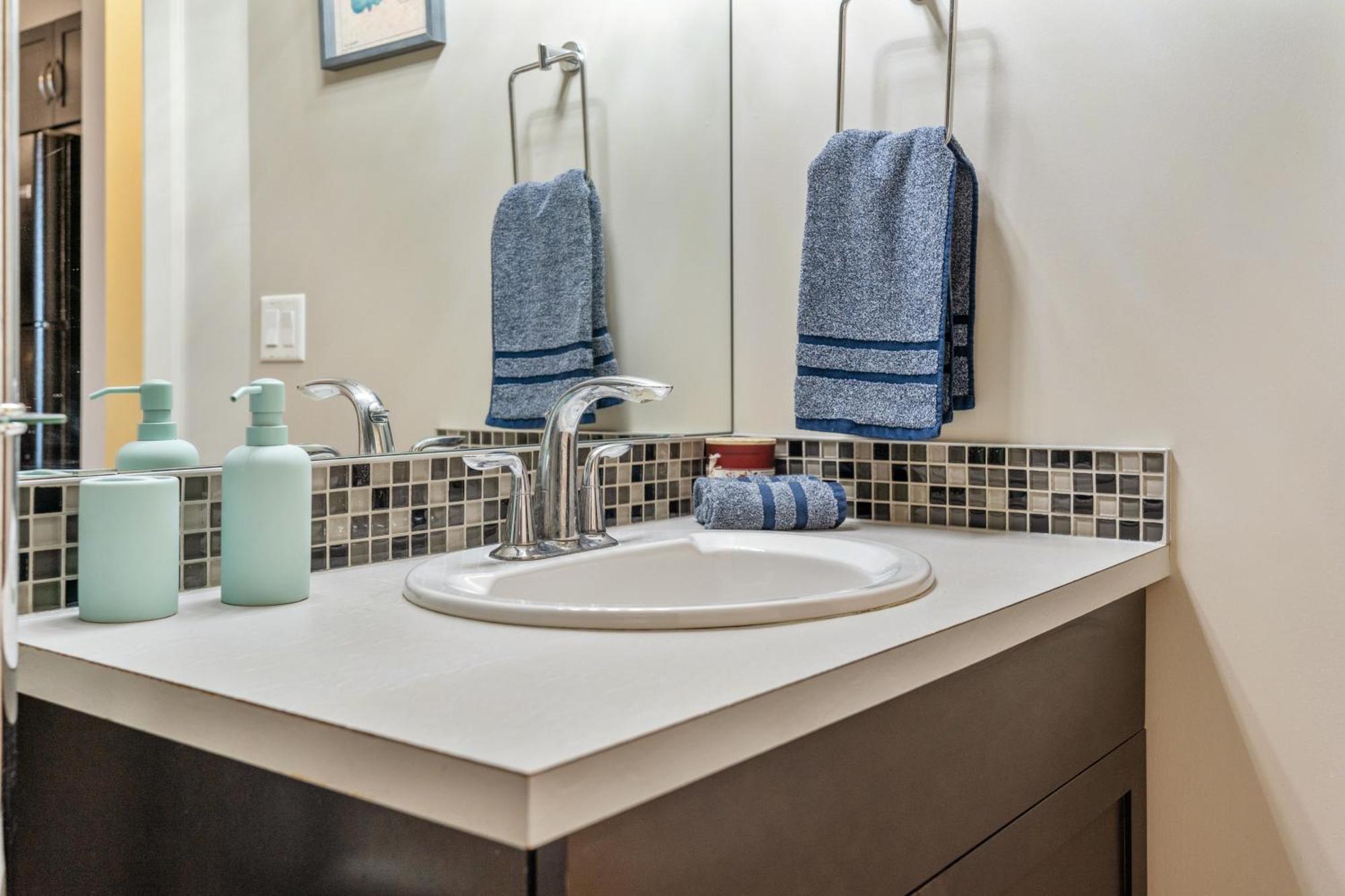 City Centre Retreat - 1Br Condo With Desk YYC Kültér fotó