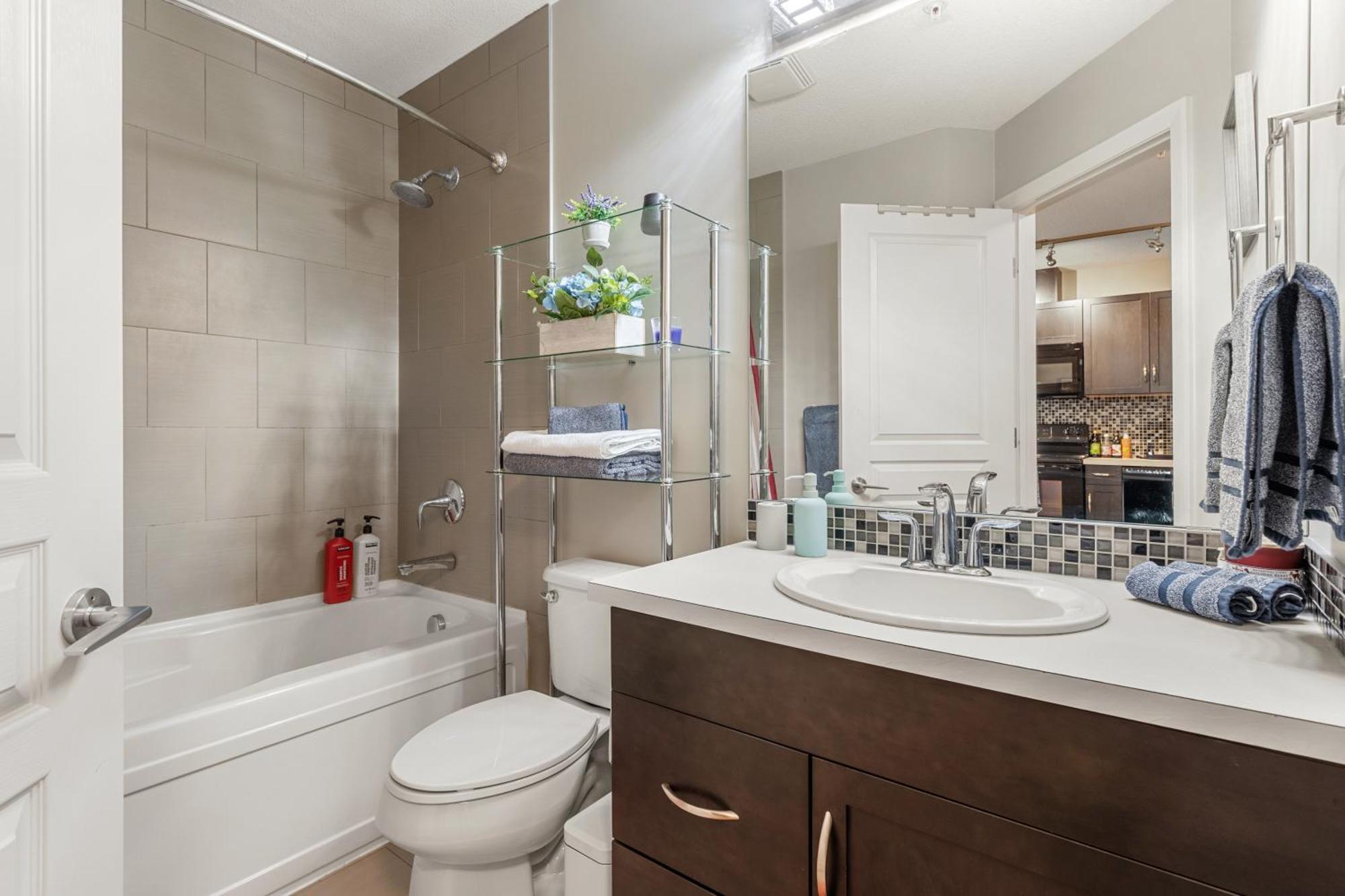 City Centre Retreat - 1Br Condo With Desk YYC Kültér fotó