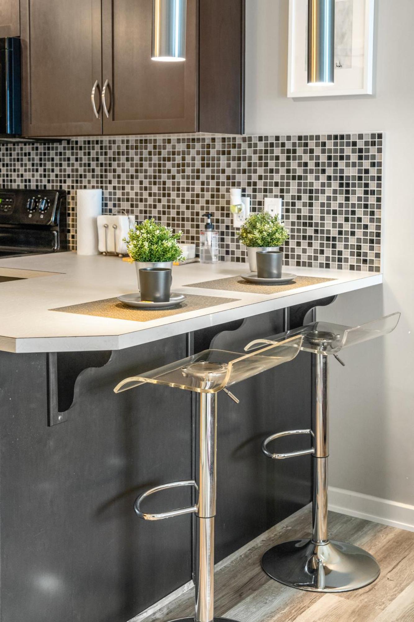City Centre Retreat - 1Br Condo With Desk YYC Kültér fotó