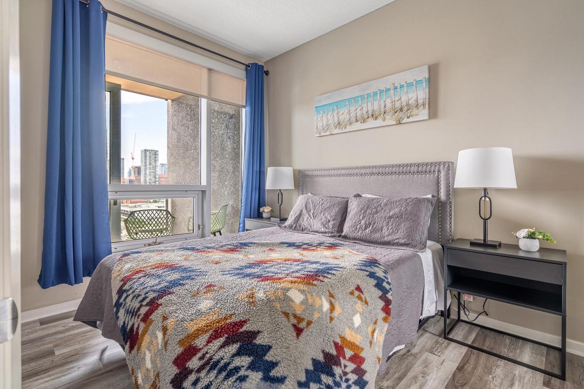 City Centre Retreat - 1Br Condo With Desk YYC Kültér fotó