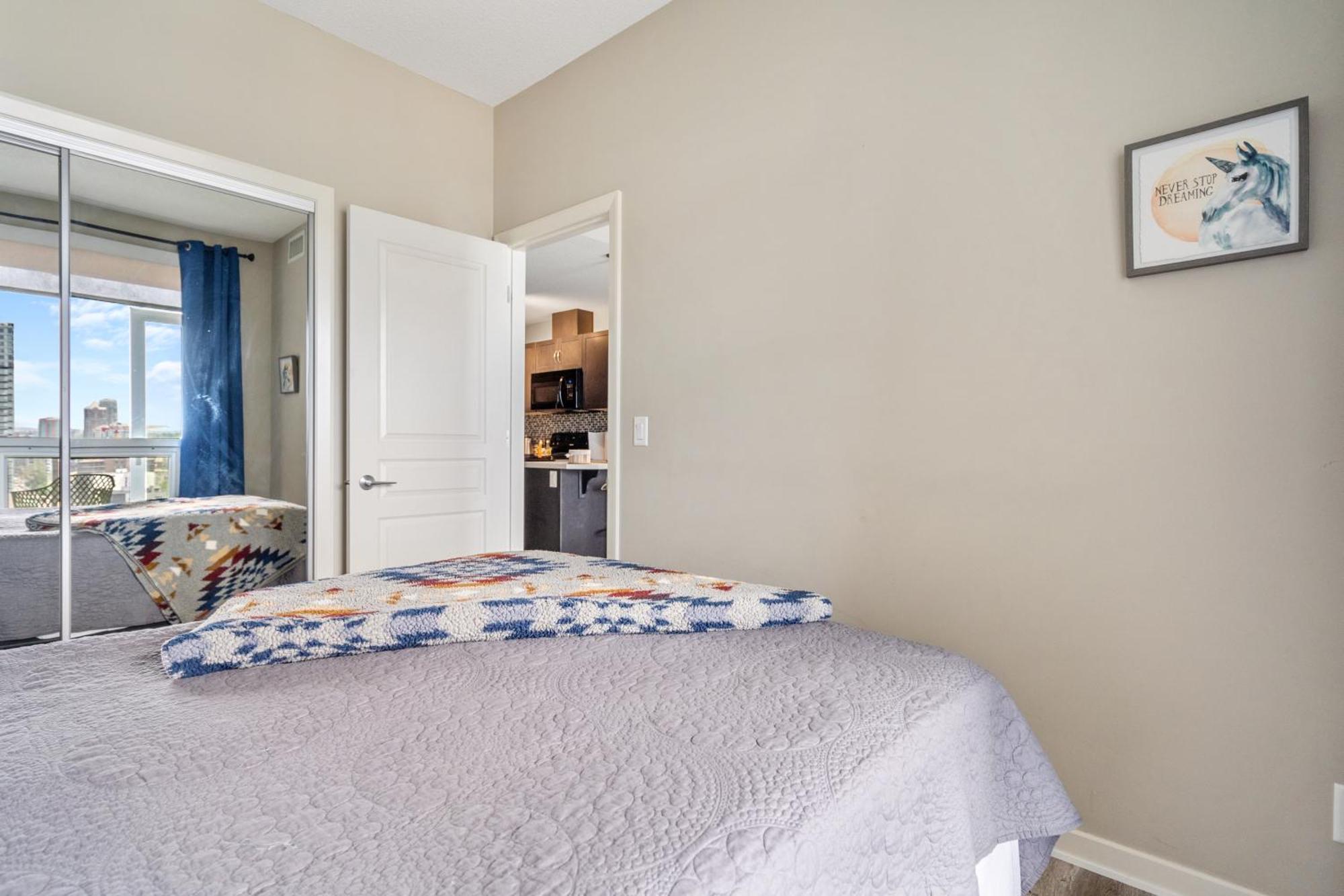 City Centre Retreat - 1Br Condo With Desk YYC Kültér fotó
