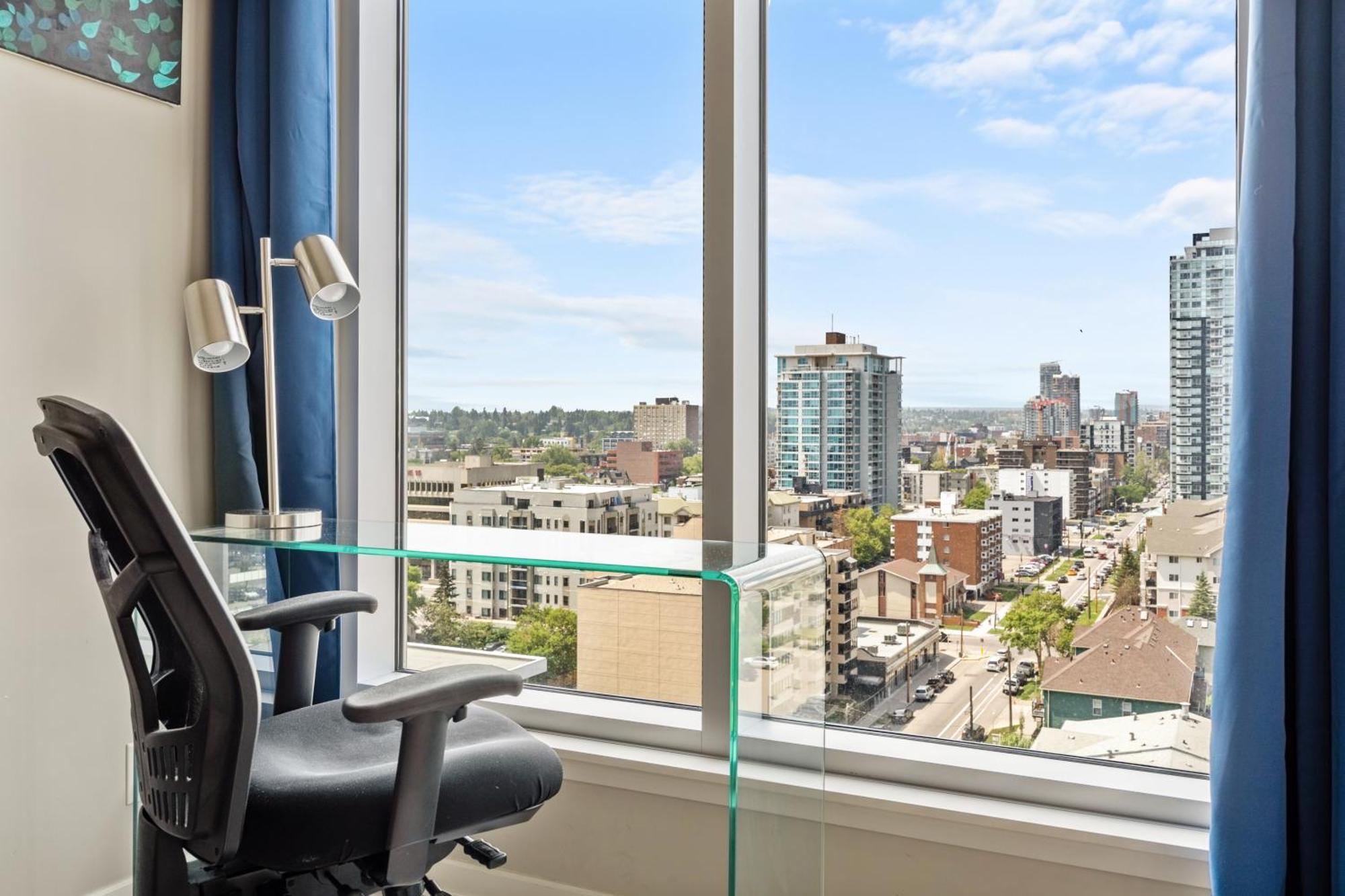 City Centre Retreat - 1Br Condo With Desk YYC Kültér fotó