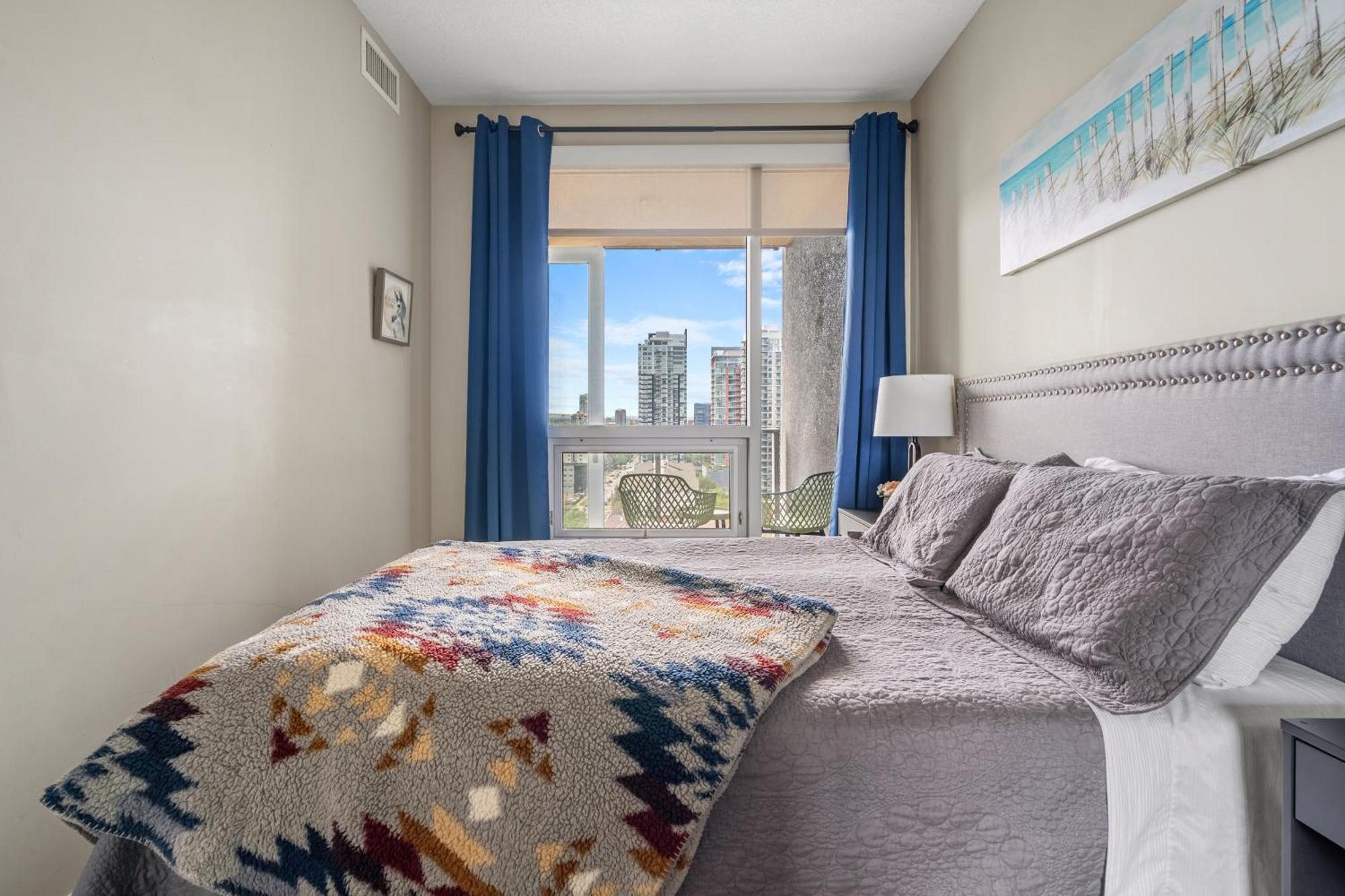 City Centre Retreat - 1Br Condo With Desk YYC Kültér fotó
