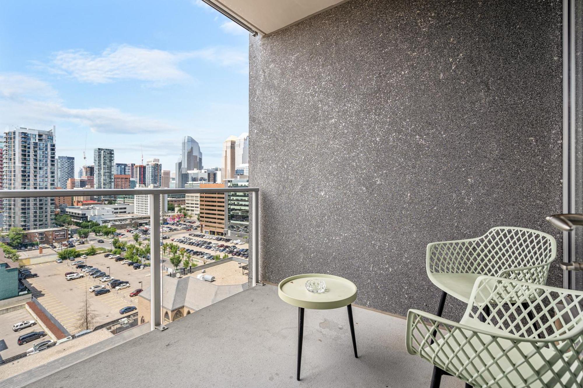 City Centre Retreat - 1Br Condo With Desk YYC Kültér fotó